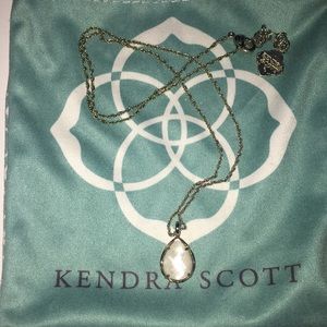 PEARL KENDRA SCOTT NECKLACE BIRTHSTONE